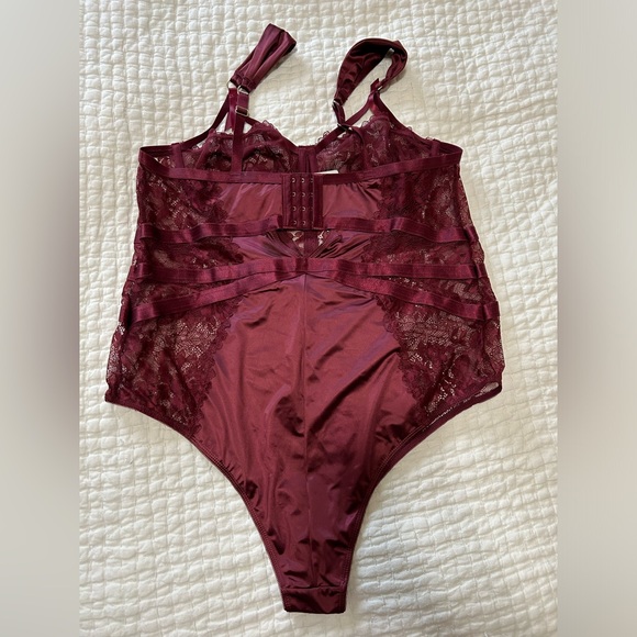 NWT Torrid Satin And Lace Bodysuit - Picture 3 of 10